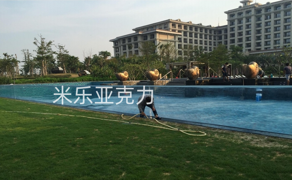 <b>亚克力游泳池深度多少合适?实用性安全性是关键</b>
