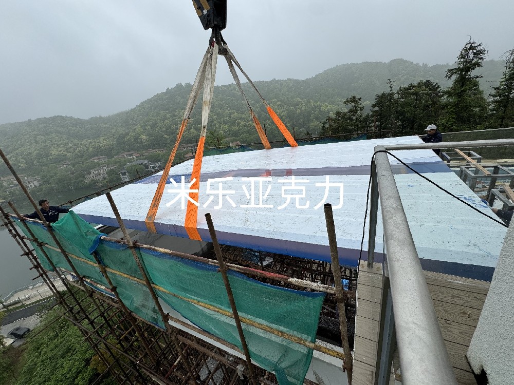 <b>亚克力板材越厚越好?该怎么确定合适厚度</b>