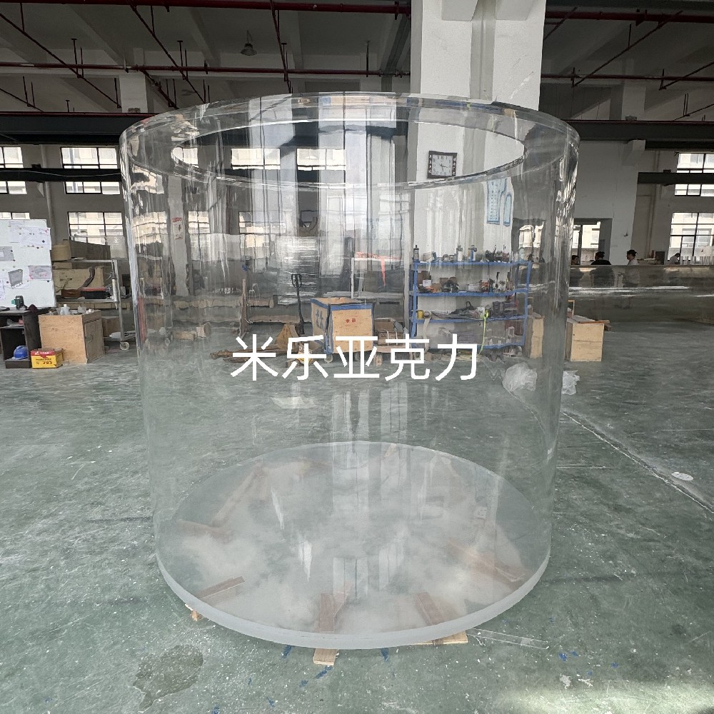 圆柱形鱼缸